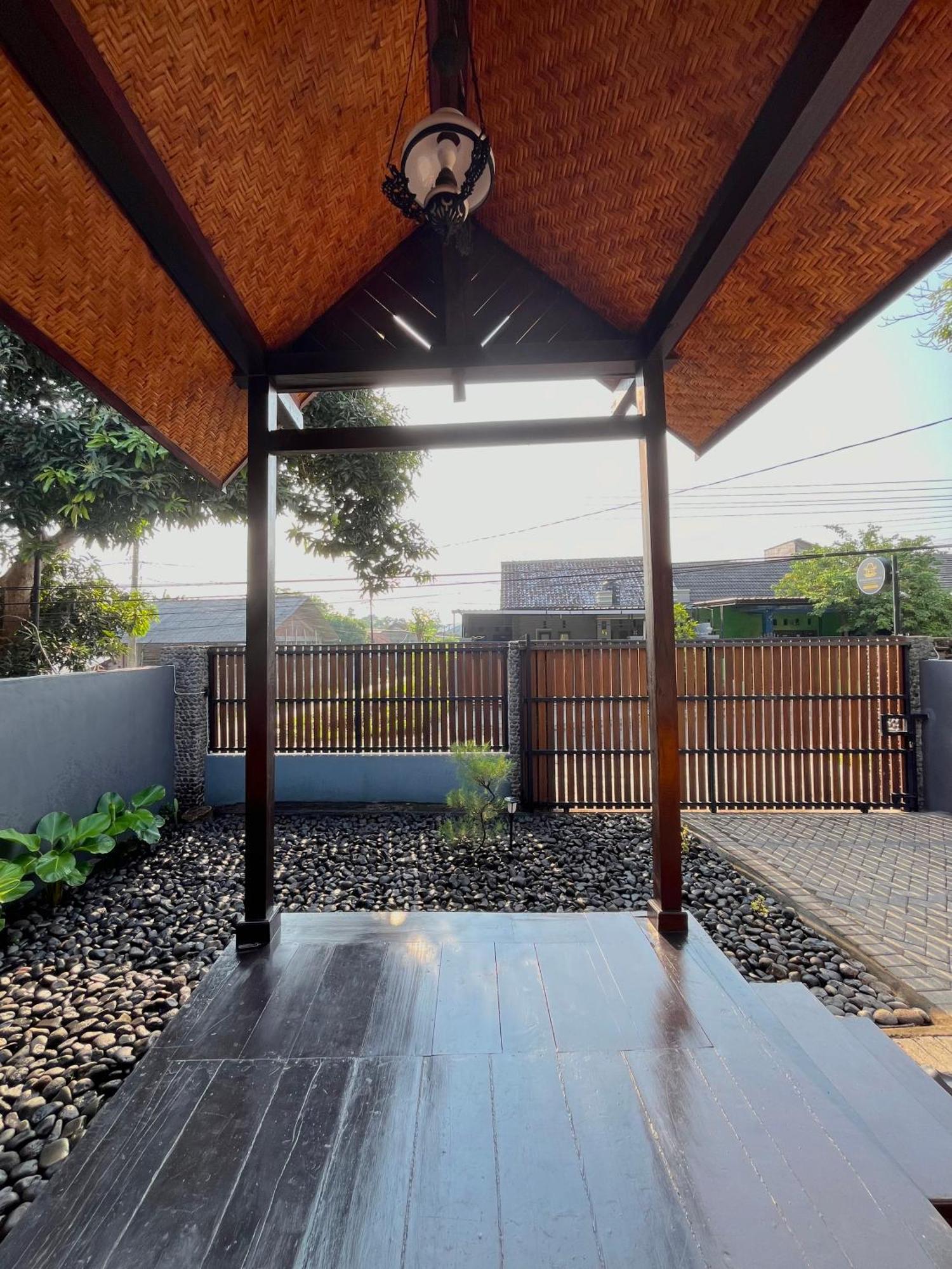 Joglo Homestay Banyuwangi Banyuwangi  Buitenkant foto